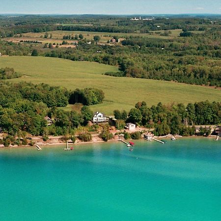 The Torch Lake Bed And Breakfast Central Lake 外观 照片