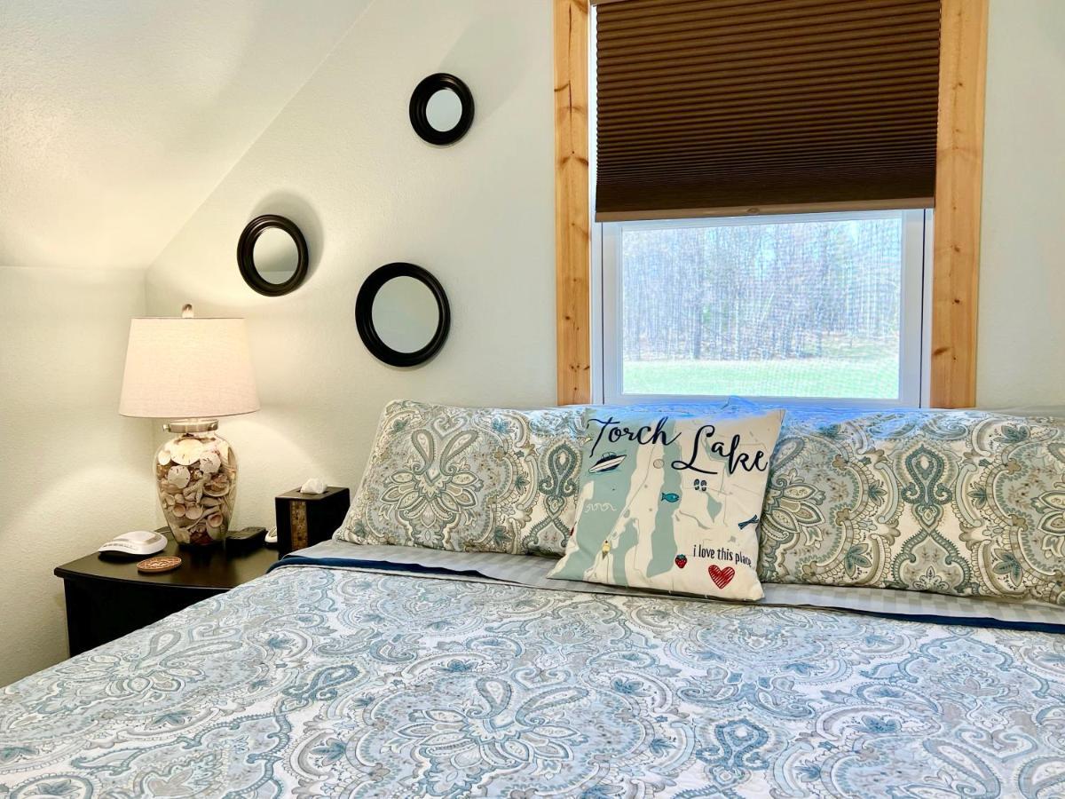 The Torch Lake Bed And Breakfast Central Lake 外观 照片