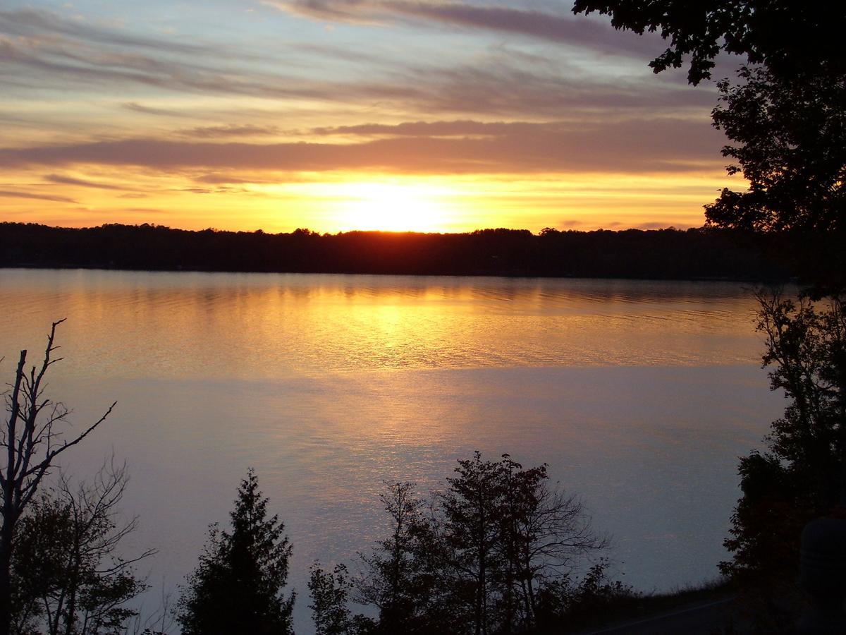 The Torch Lake Bed And Breakfast Central Lake 外观 照片