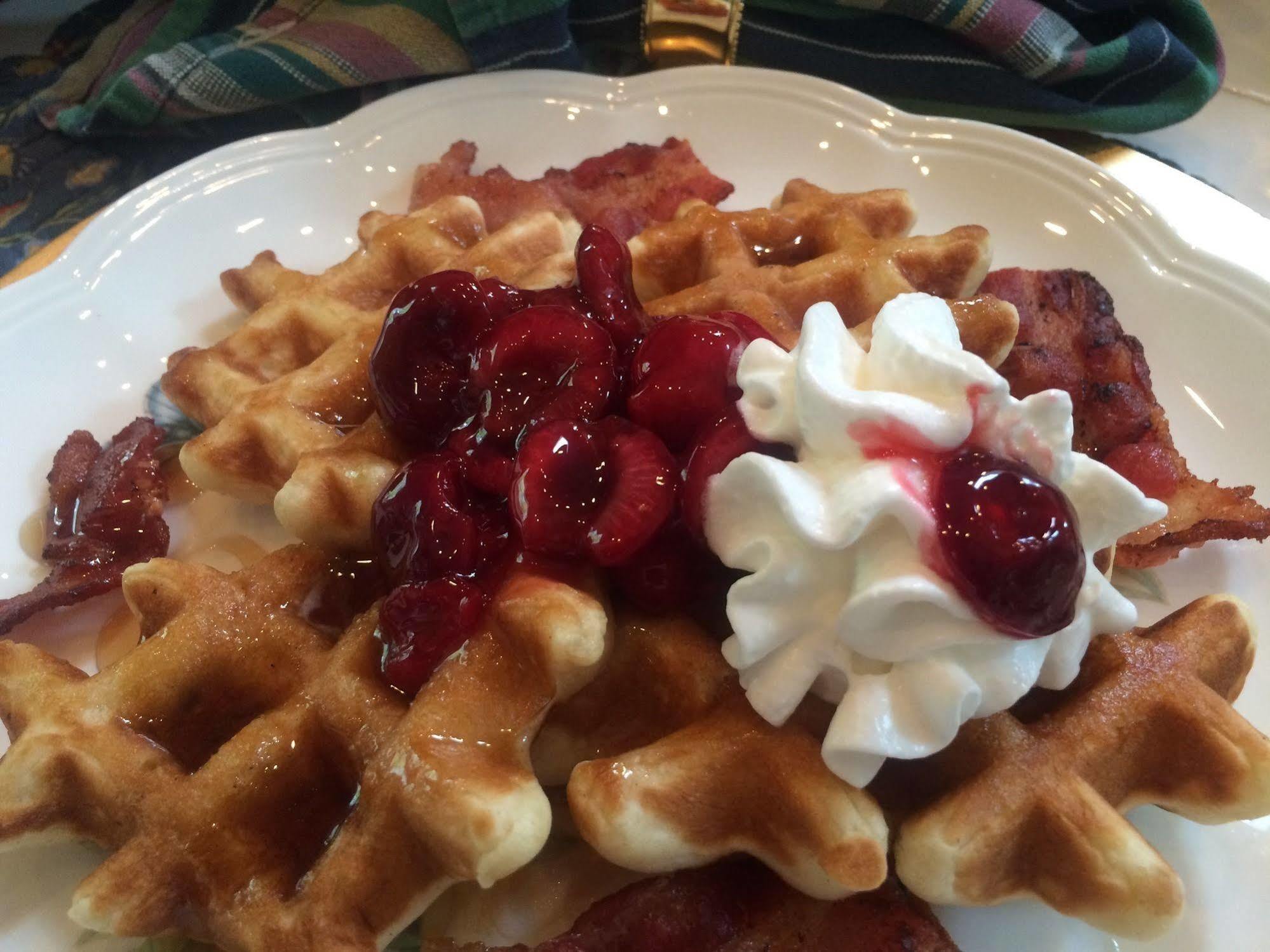 The Torch Lake Bed And Breakfast Central Lake 外观 照片