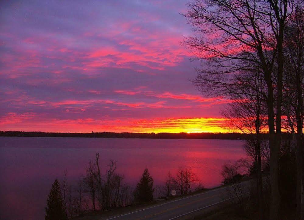 The Torch Lake Bed And Breakfast Central Lake 外观 照片